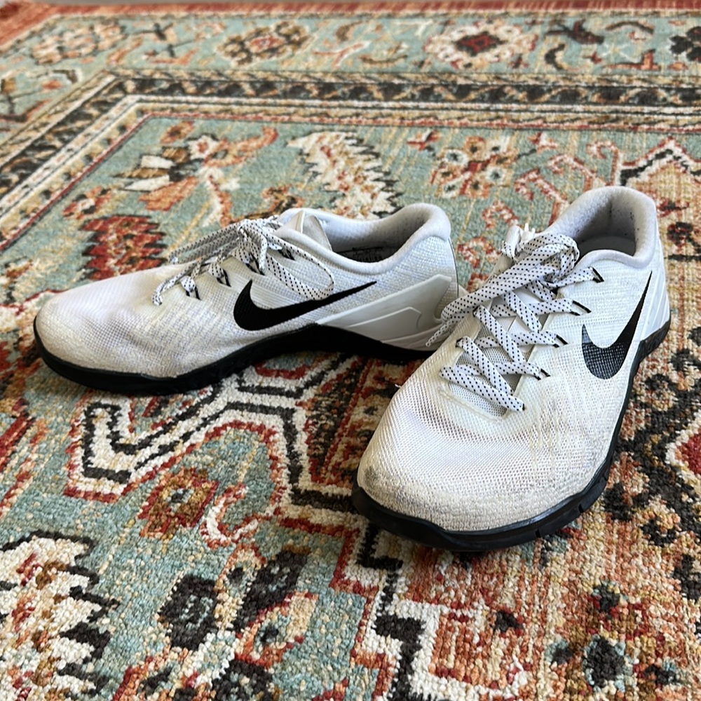 womens white metcons